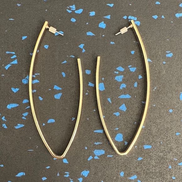 Jewelry - Elegant Gold Hoop Earrings- Like New